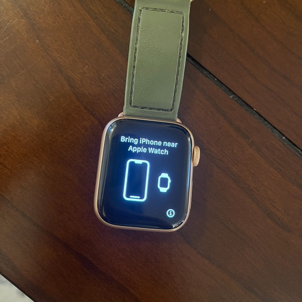Apple Watch Series 4 Rose Gold